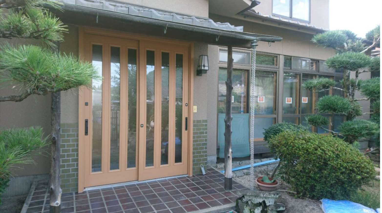 シーエス建材トーヨー住器の玄関引戸、窓改修工事の施工後の写真1